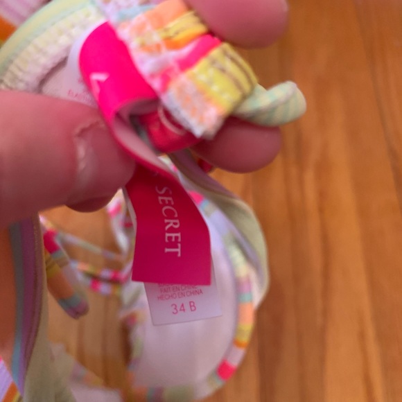 Victoria’s Secret Halter Bikini Top - Picture 5 of 5